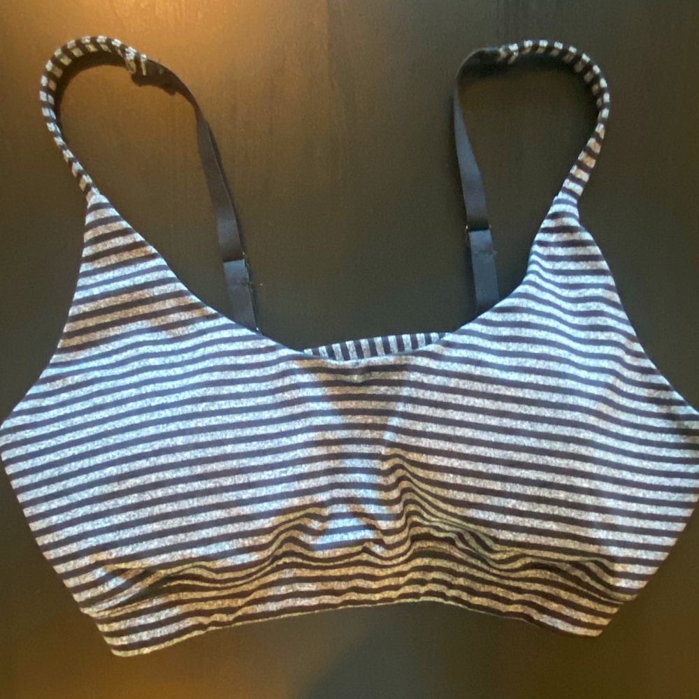 FOREVER 21 Sports Bra Size M